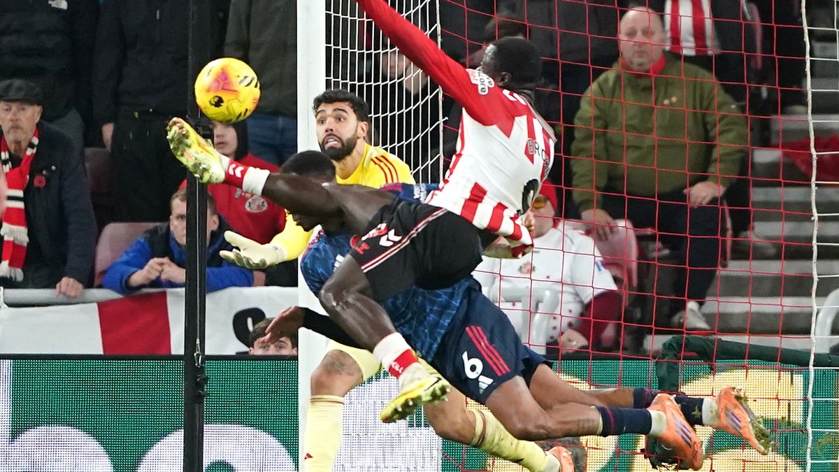 Sunderland posunul reklamní panely a přerušil vítěznou sérii Arsenalu
